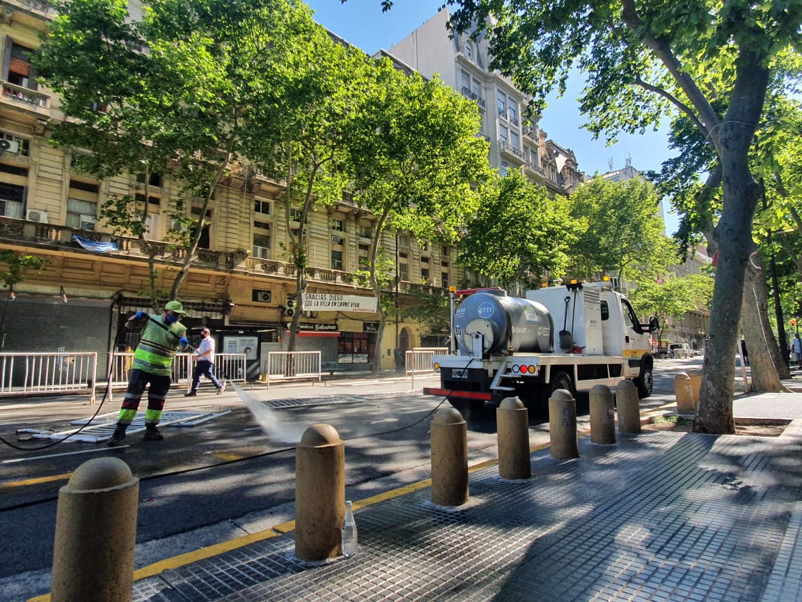 Fotogalería: la Ciudad continúa con el operativo de limpieza en el entorno de Plaza de Mayo y el Eje Cívico