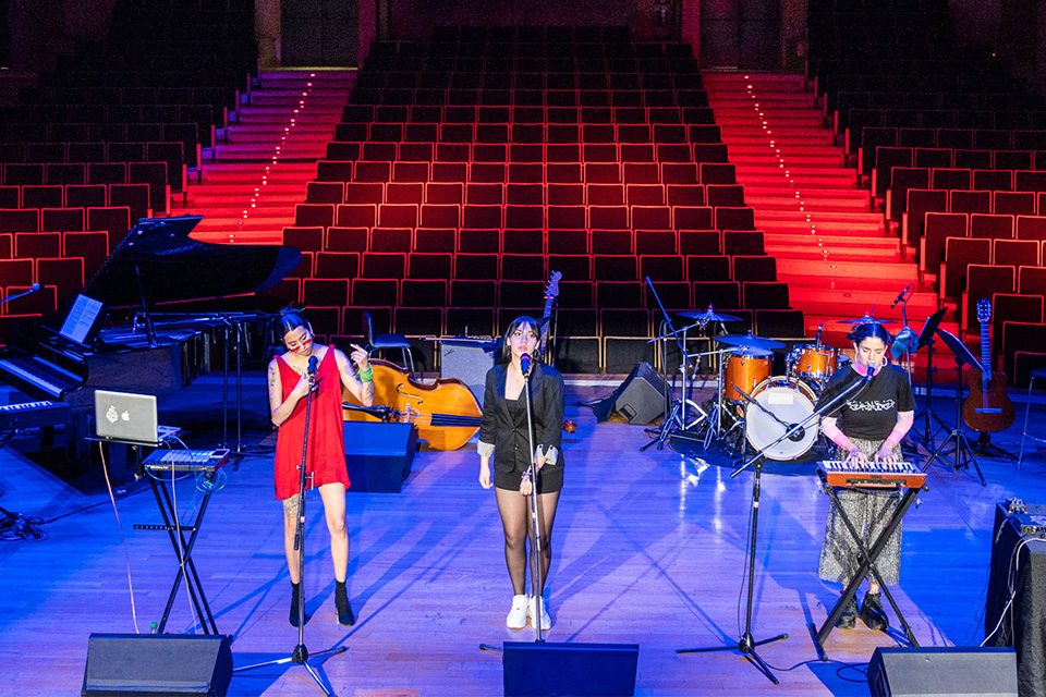 Kaleema, Kris Alaniz y Nashy Nashai se unen en una "Fórmula Perfecta"