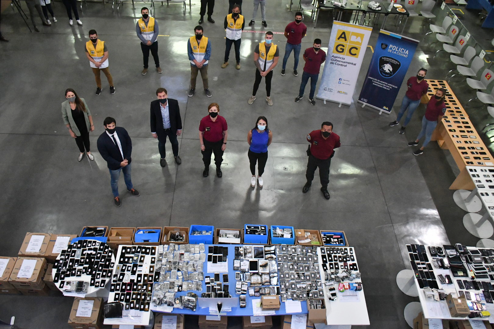 Secuestraron más de 1.800 celulares provenientes de ilícitos en una galería de Liniers