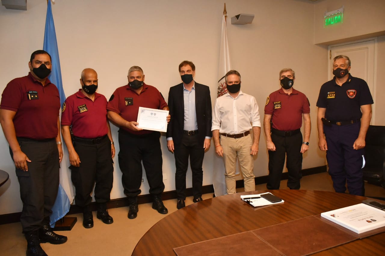 Reconocimiento a quienes cuidaron a Policías, Bomberos y Agentes en Calle durante la pandemia