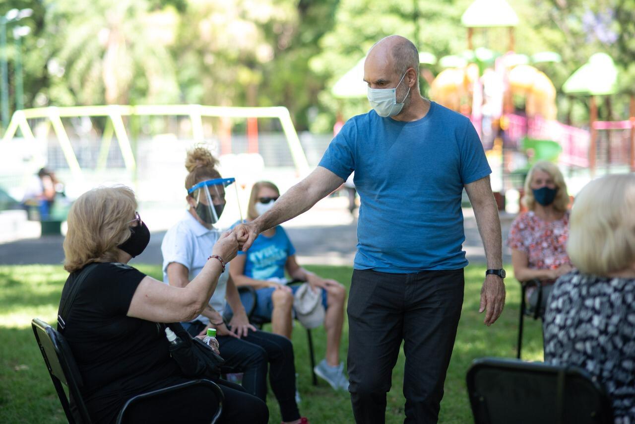 Rodríguez Larreta participó de una actividad al aire libre con adultos mayores en Parque Patricios