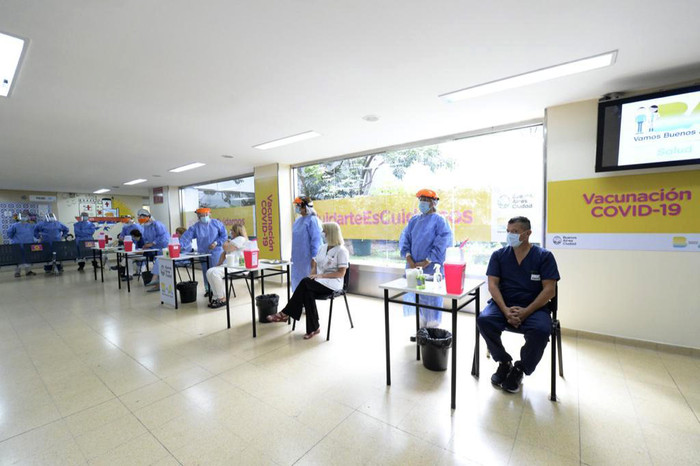 Los vacunados recibieron el aplauso más largo de sus vidas