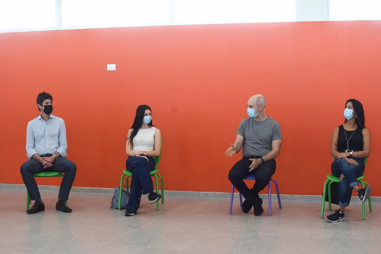 Rodríguez Larreta y Lousteau se reunieron con voluntarios de la UBA para el refuerzo del sistema de salud