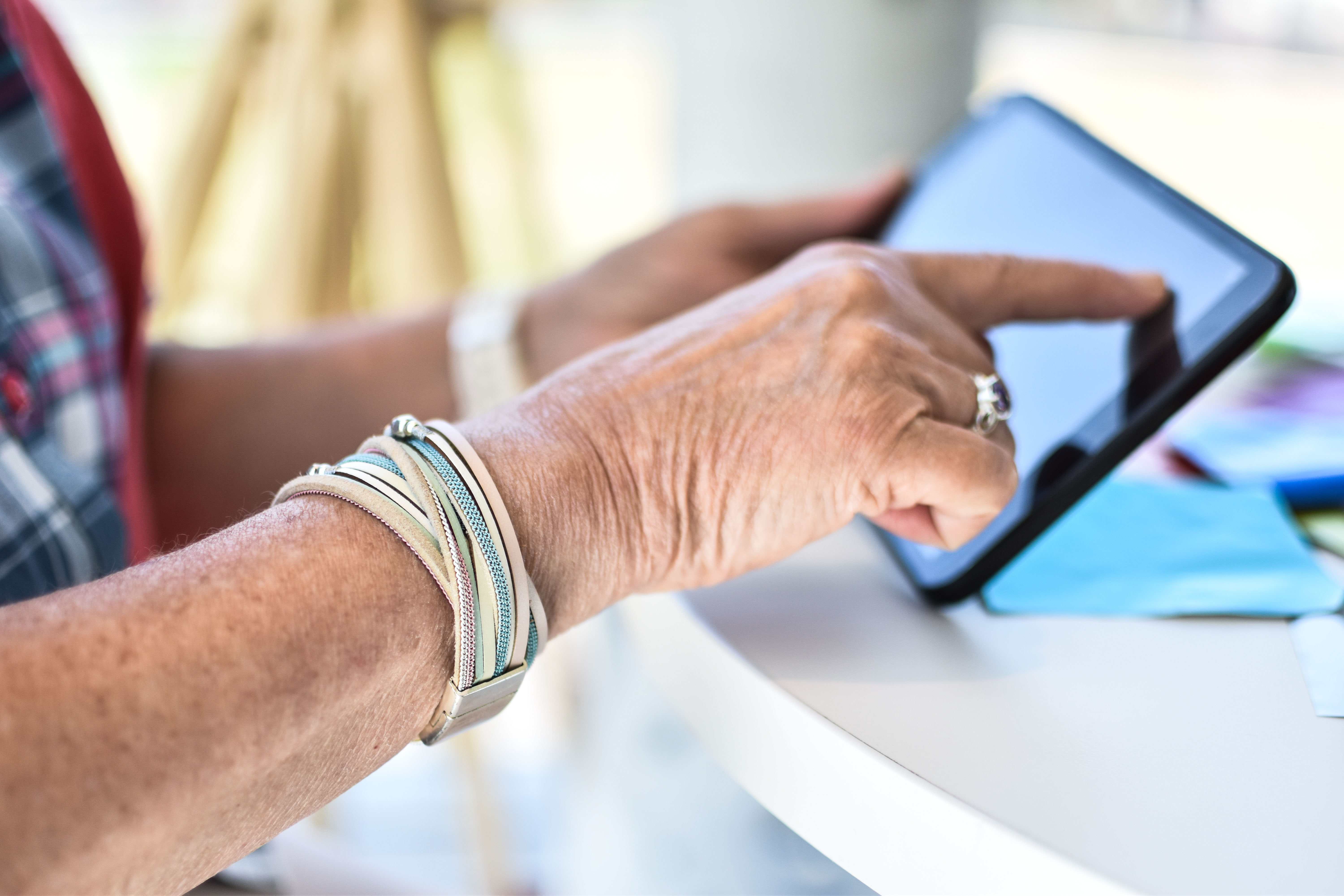 La oferta de talleres a distancia se diversifica con nuevas propuestas culturales y de bienestar corporal 