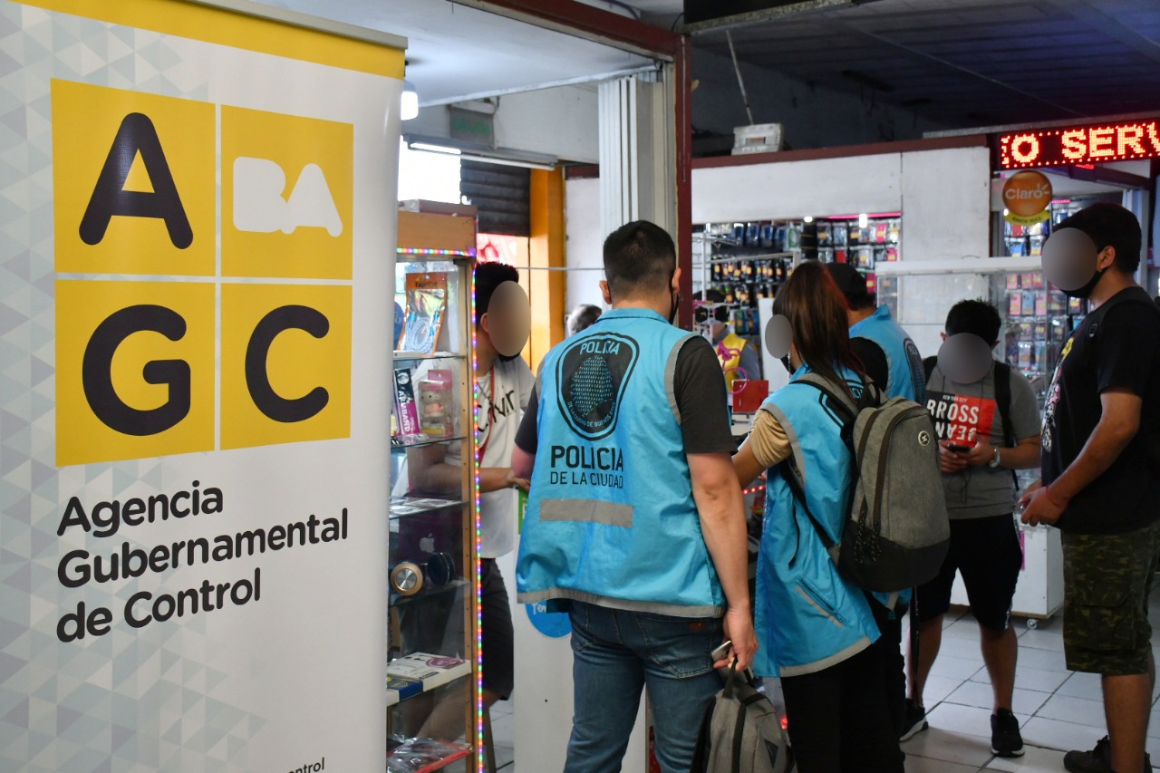 Clausura de locales por venta de celulares robados