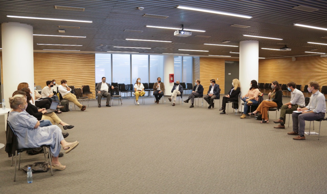 La ministra Soledad Acuña presentó ante especialistas un diagnóstico sobre el primer mes de presencialidad