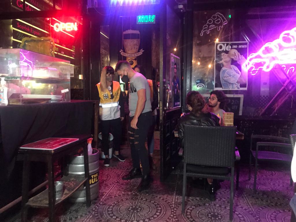 Alto acatamiento en los comerciantes y cinco locales clausurados: así fue el fin de semana en la Ciudad tras las nuevas medidas