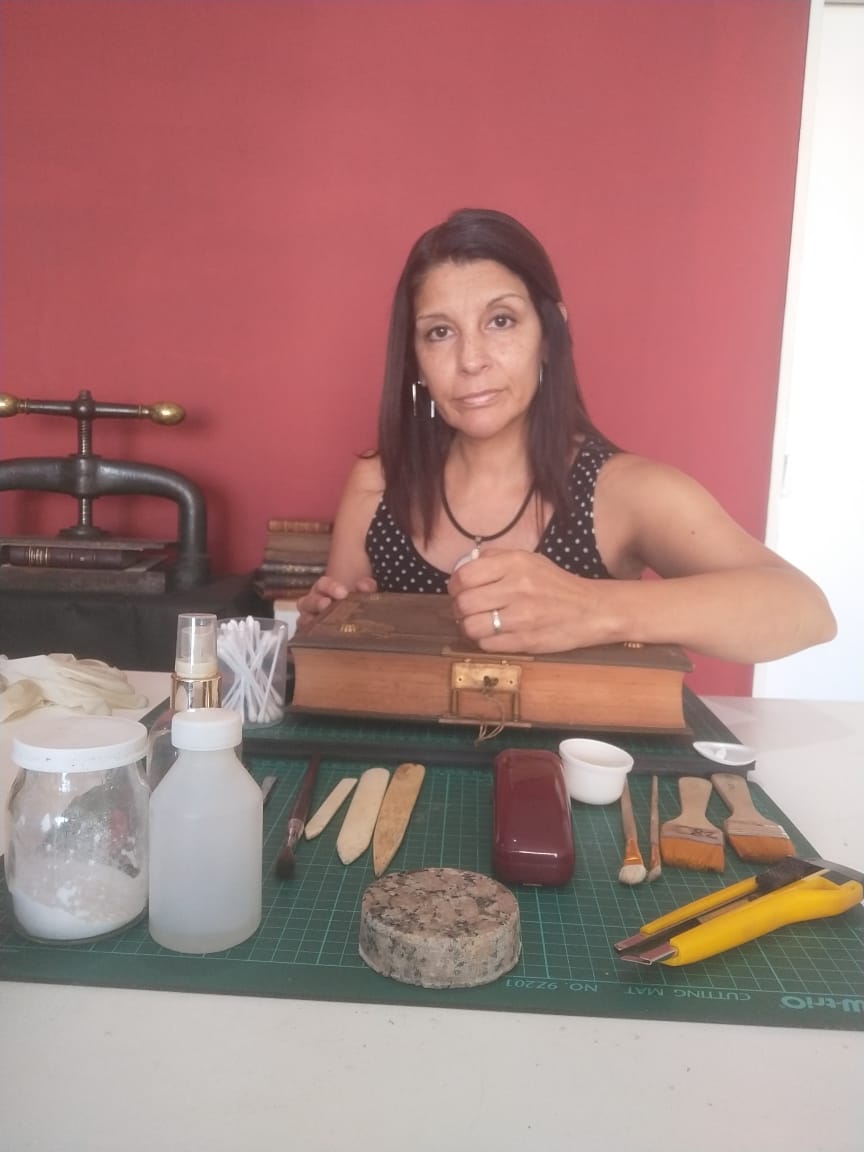 Charla sobre conservación y restauración de libros