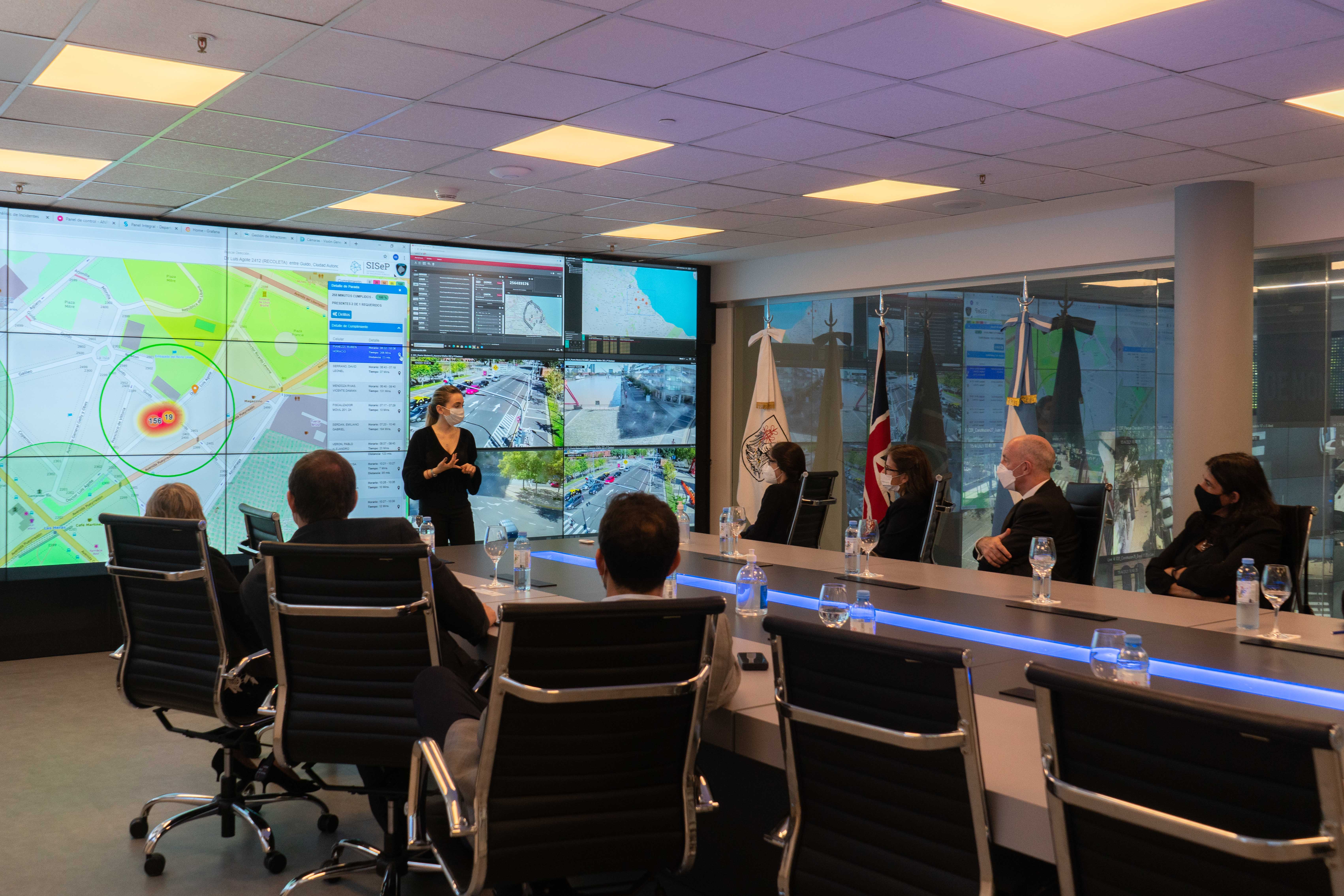 Embajadores extranjeros recorrieron el Centro de Monitoreo Urbano de la Ciudad