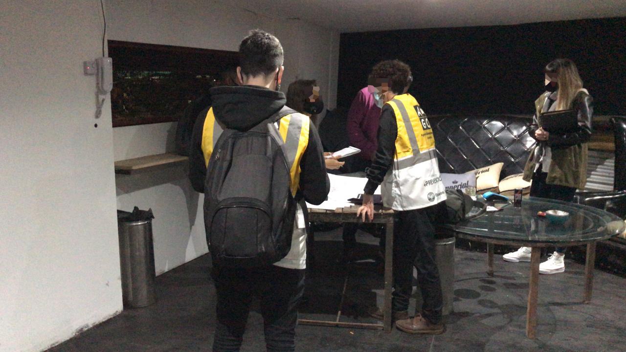 Clausuraron una fiesta clandestina en Palermo con más de 50 personas y secuestraron droga