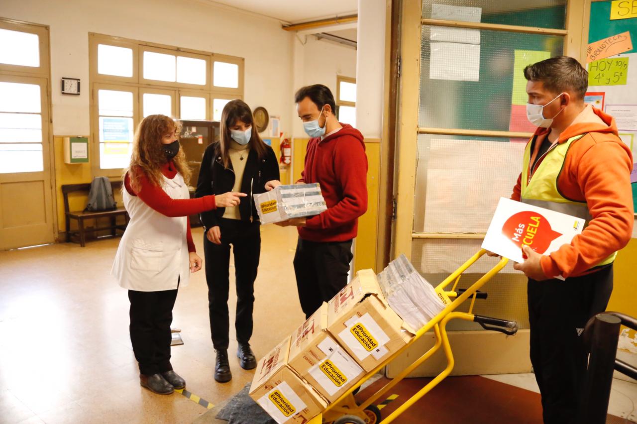 Entregamos más de 150.000 cuadernillos pedagógicos y libros de cuento a estudiantes de Nivel Primario