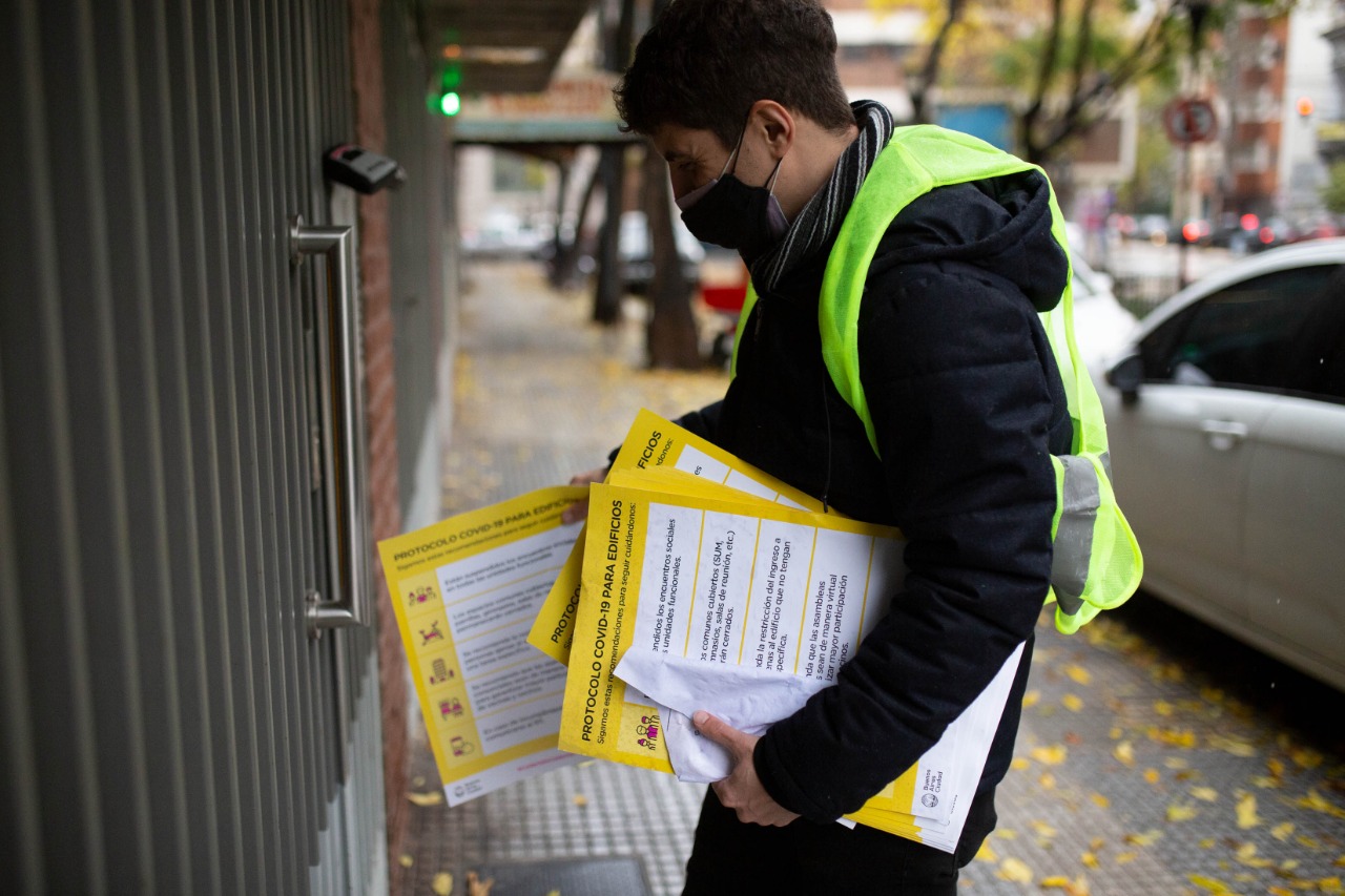 Más de 5.000 empleados de la Ciudad repartieron folletos  y concientizaron sobre las nuevas medidas en edificios
