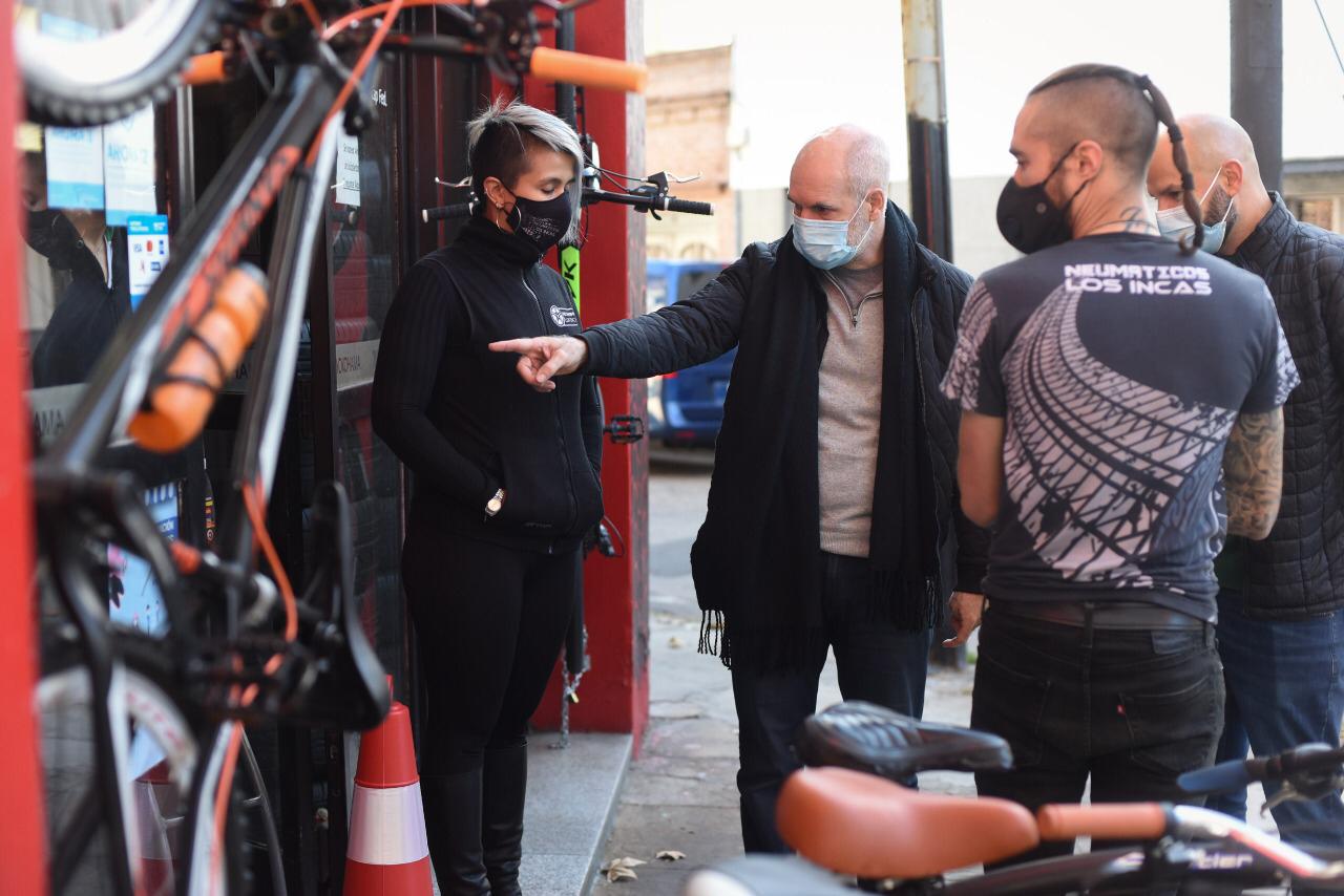 En el Día del Bicicletero, Rodríguez Larreta visitó una bicicletería en Parque Chas