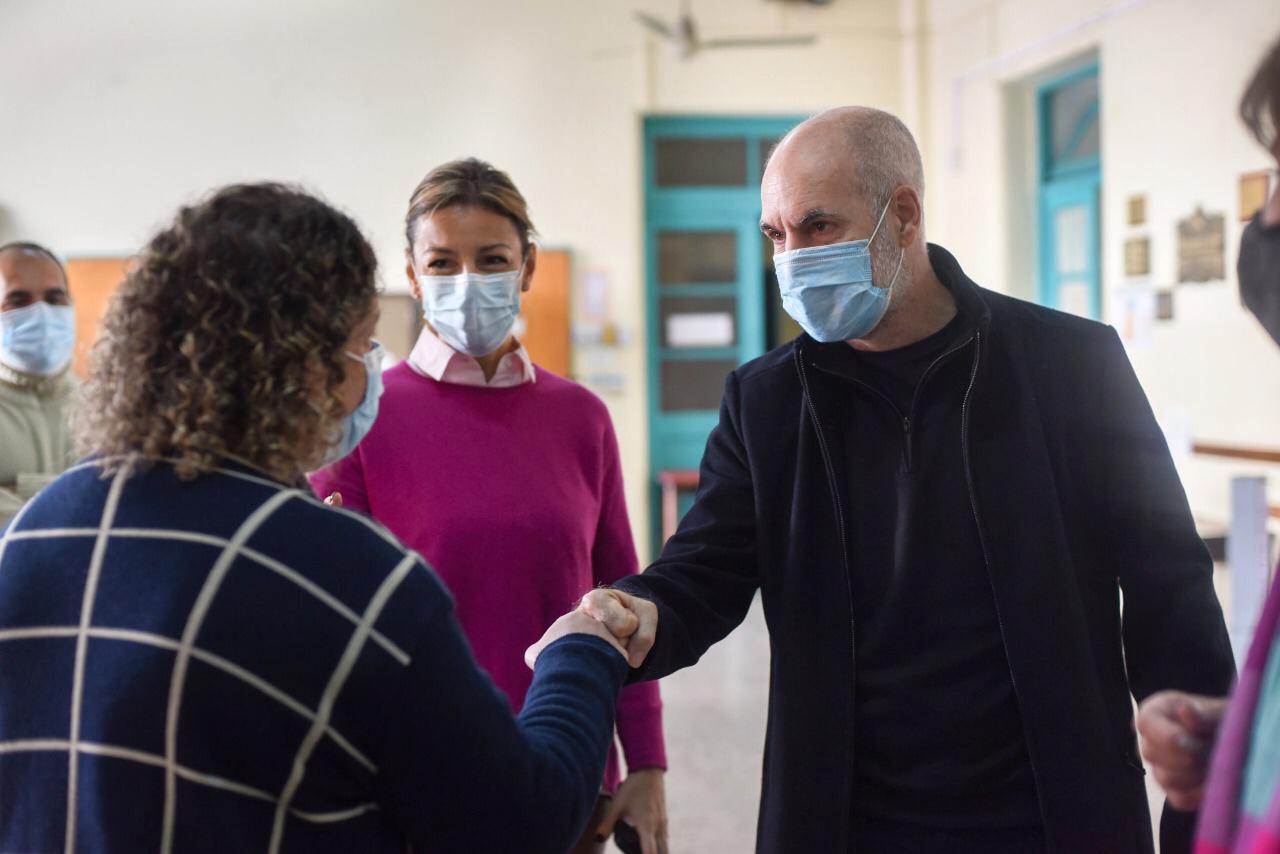 Rodríguez Larreta y Acuña visitaron la escuela “Reino de Suecia” en Parque Patricios
