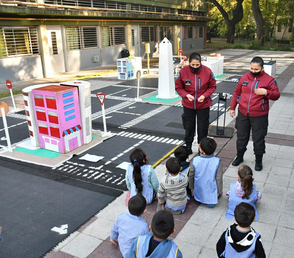 Programa de Educación Vial de la Policía de la Ciudad para niños y adolescentes