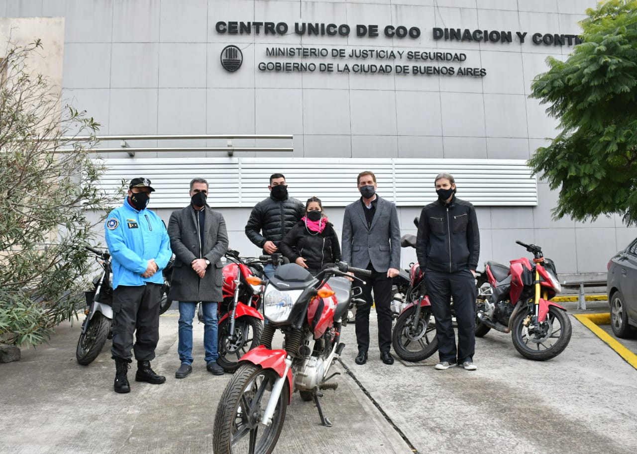 Nueva entrega de motos recuperadas a sus dueños
