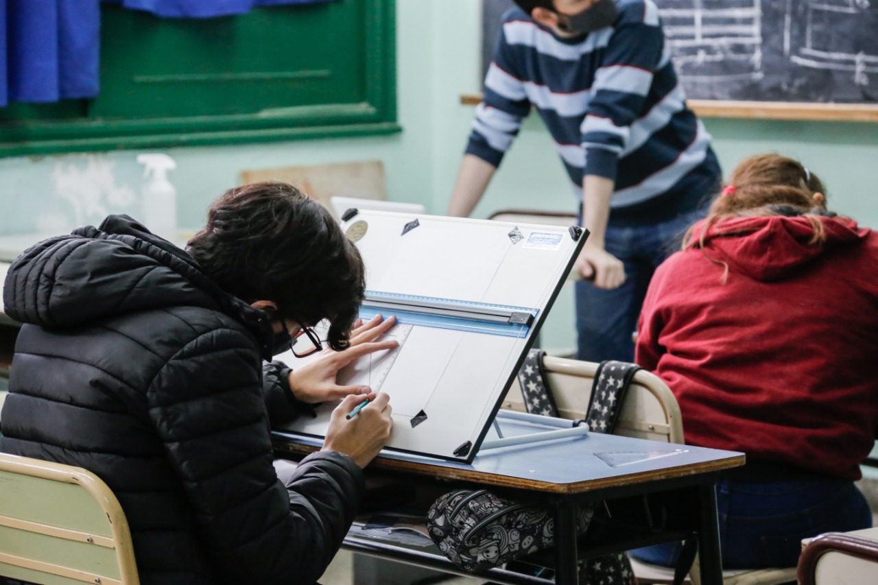 Entregamos 8 mil kits de representación gráfica a estudiantes