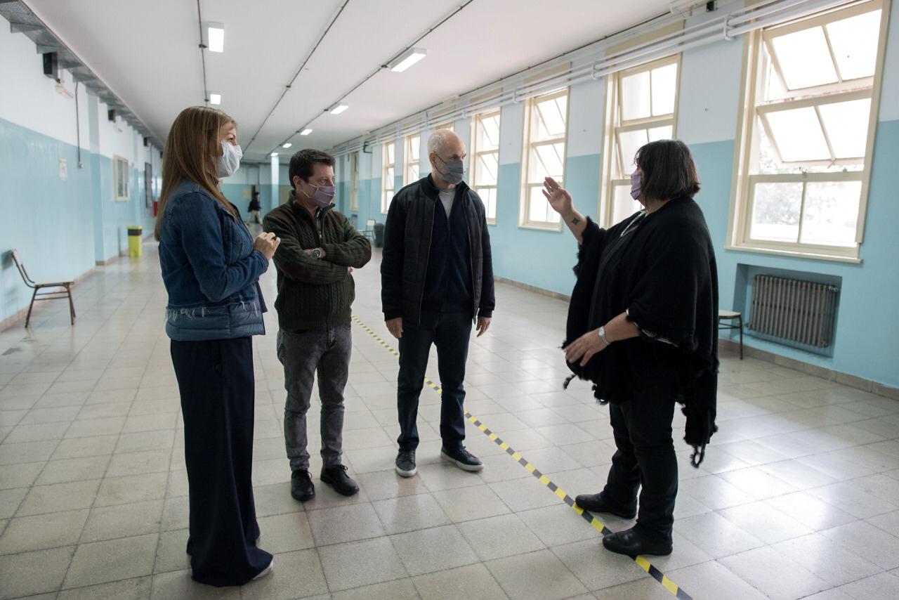 Rodríguez Larreta y Acuña visitaron un colegio en Flores