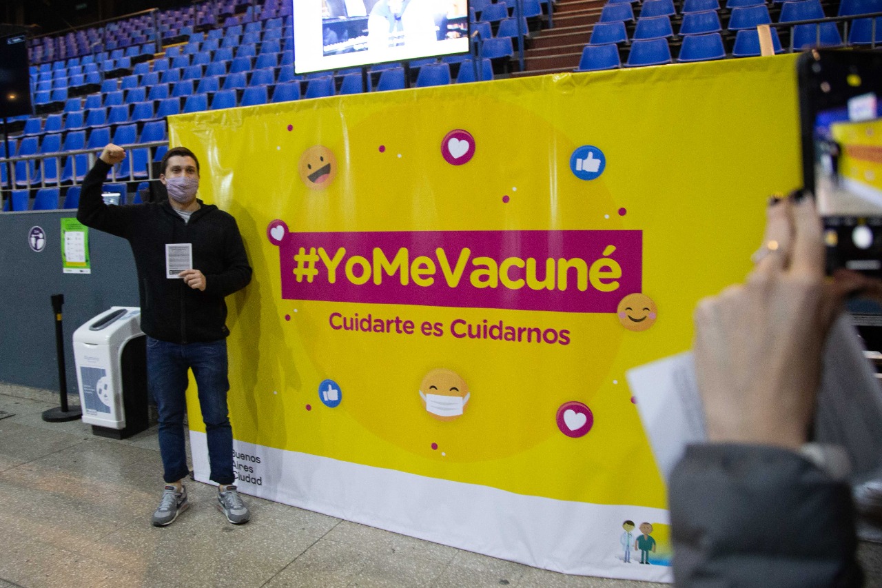 La Ciudad vacunó contra el Covid-19 a los primeros 6.268 jóvenes de entre 18 y 24 años