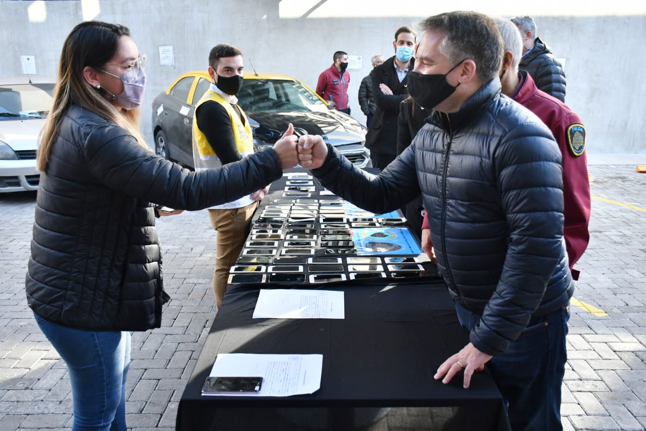 D’Alessandro encabezó una nueva entrega, a sus legítimos dueños, de autos, motos y celulares recuperados por la Policía de la Ciudad