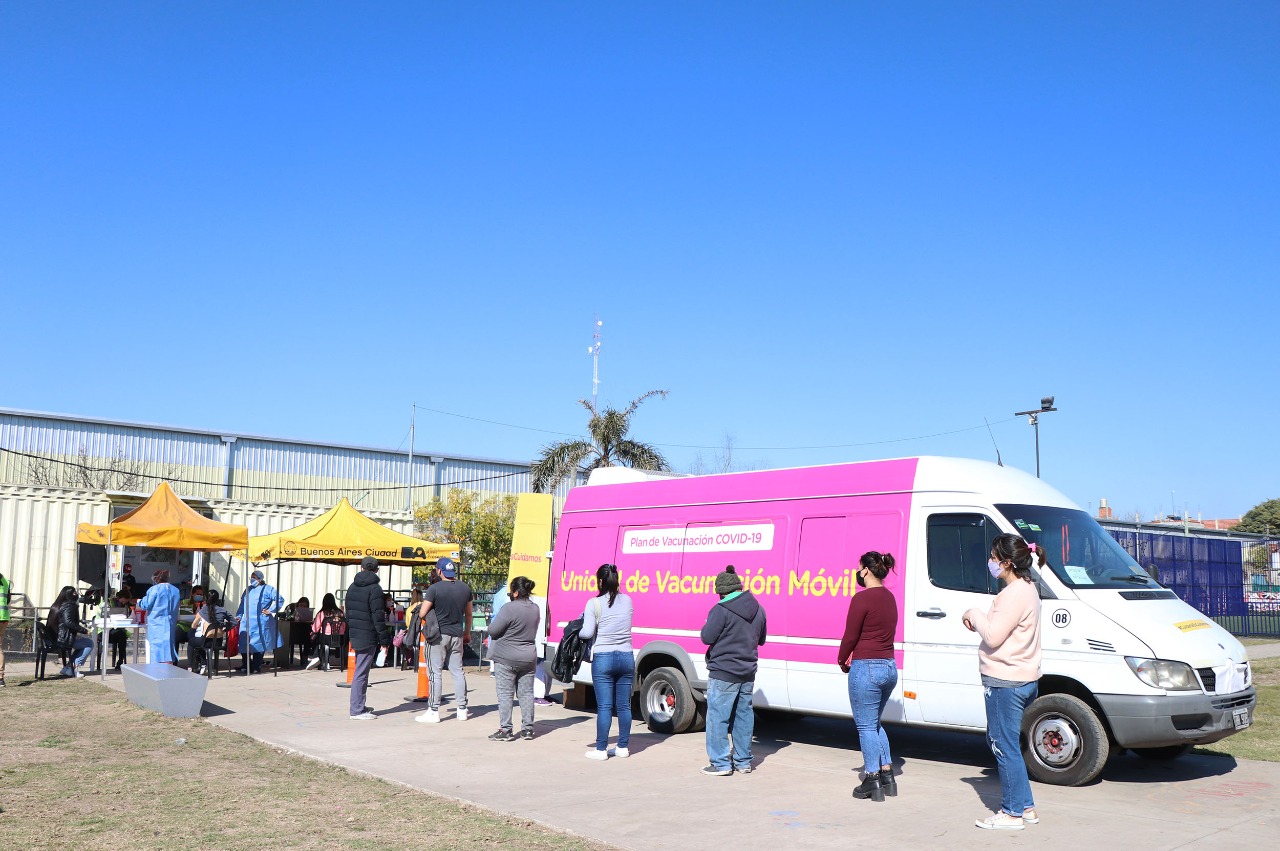 Ya funciona la posta móvil de vacunación contra el Covid en los barrios populares