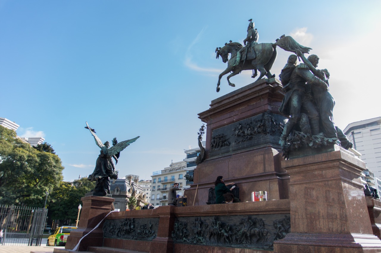 El Monumento a San Martín vuelve a lucir en el barrio de Retiro para un nuevo aniversario
