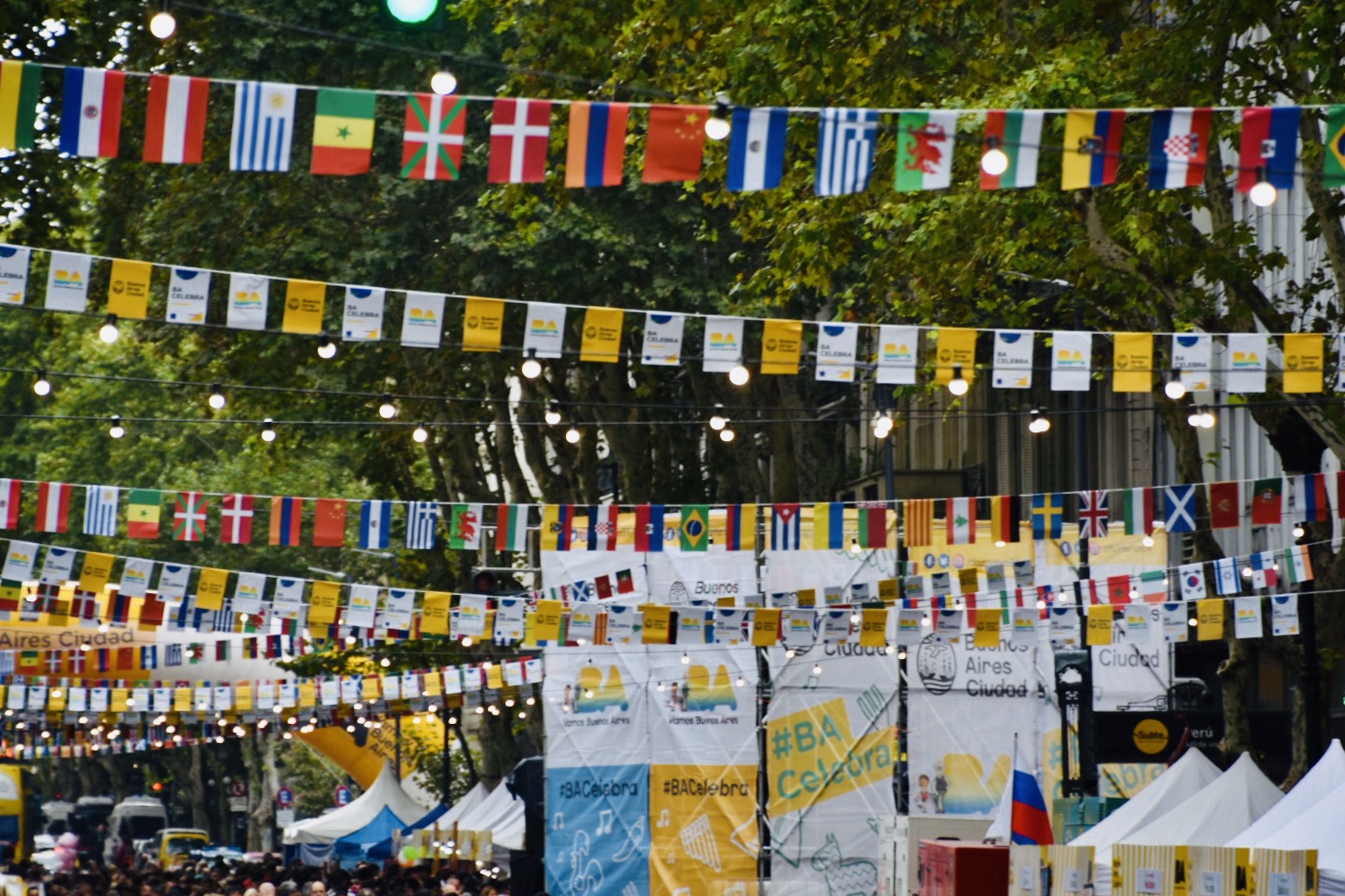 Este domingo vuelve el Festival de Colectividades a la Avenida de Mayo