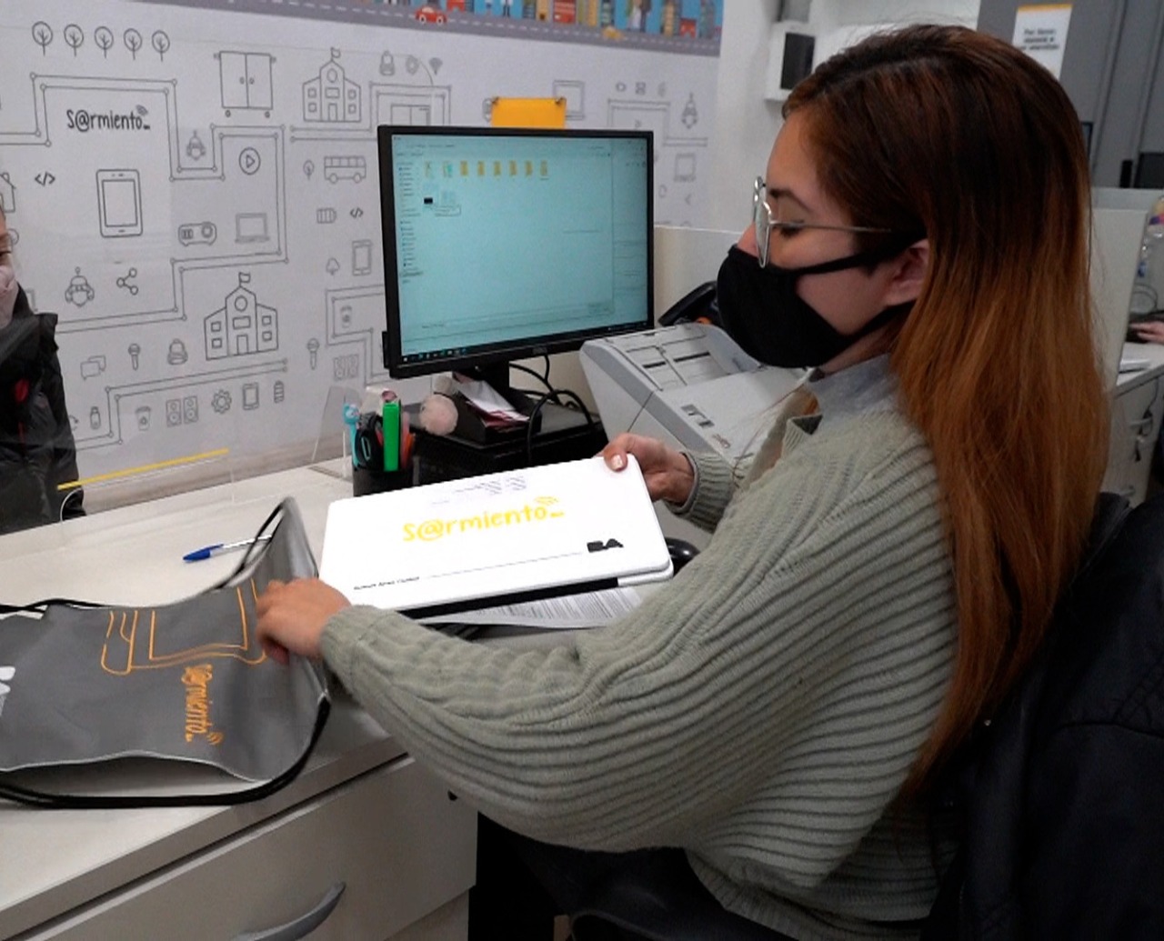 Continuamos entregando netbooks a docentes de la Ciudad