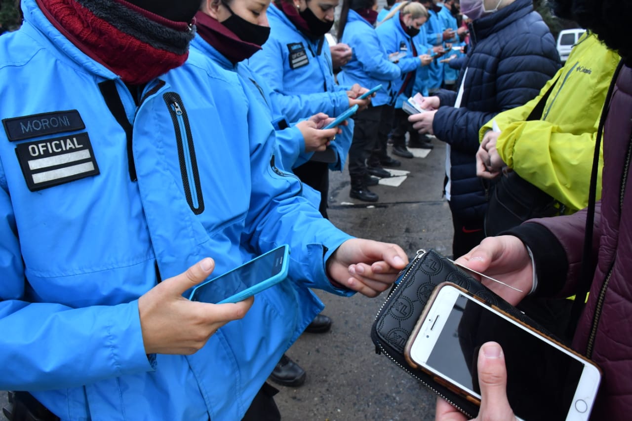 Con una APP telefónica, policías y agentes de la Ciudad les informarán a los vecinos los sitios de votación