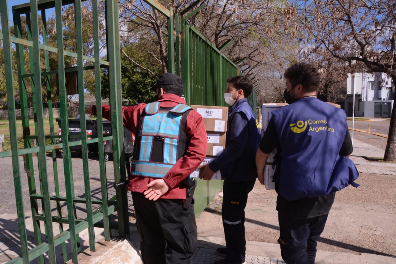 Operativo electoral para las PASO: la Policía de la Ciudad entregó las 8.683 urnas para votar