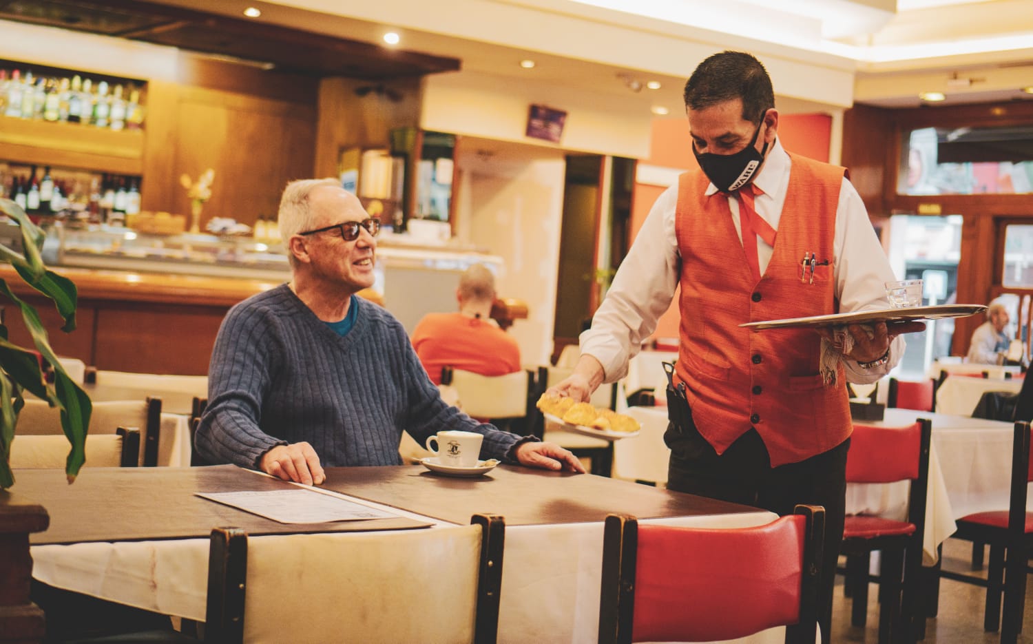 Gran Copetín de Buenos Aires: la nueva propuesta para los adultos mayores en Avenida Corrientes