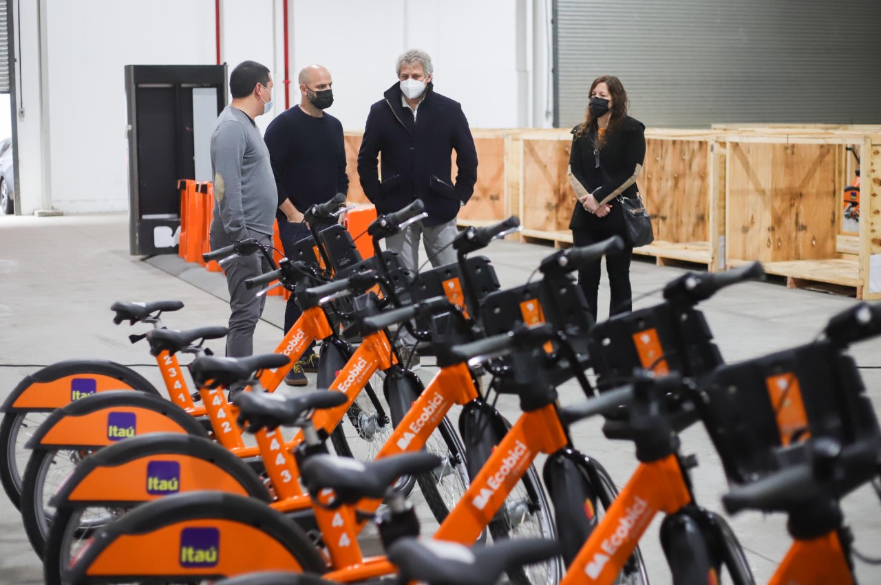 Felipe Miguel visitó el nuevo taller de Ecobici en Barracas