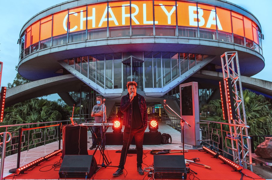 Grandes fotógrafos del rock celebran a Charly García