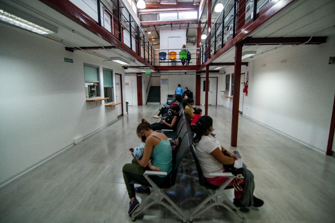 Con 14 nuevos consultorios, salas y una farmacia más amplia, reabrió el Centro de Salud N° 47 del Barrio Mugica