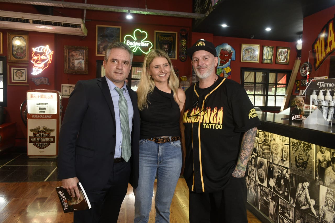 D’Alessandro visitó la Fundación Mandinga Tattoo 