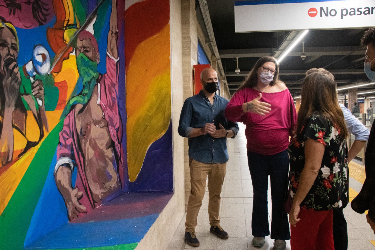 Semana del Orgullo: mural “30 mariposas volando” en la Línea C 