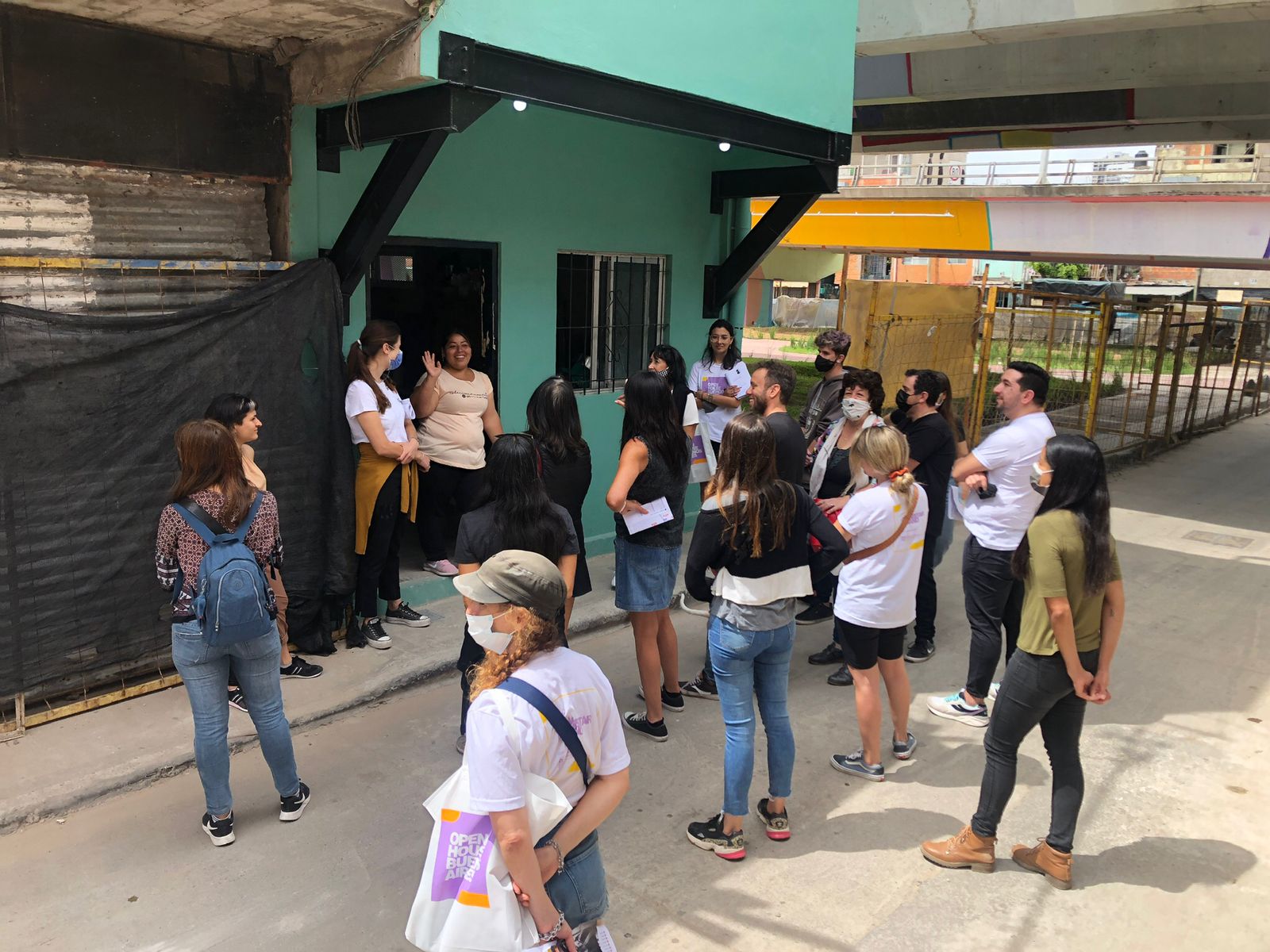 ABREN SUS PUERTAS LAS CASAS DEL BARRIO MUGICA