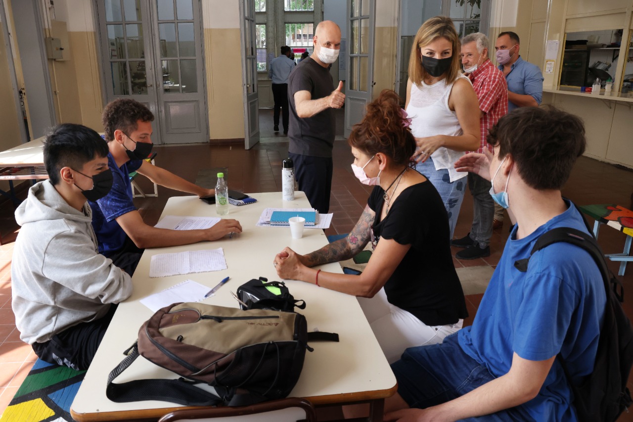 Rodríguez Larreta visitó la Escuela de Educación Media Nº 05 DE 10 “Héroes de Malvinas” 