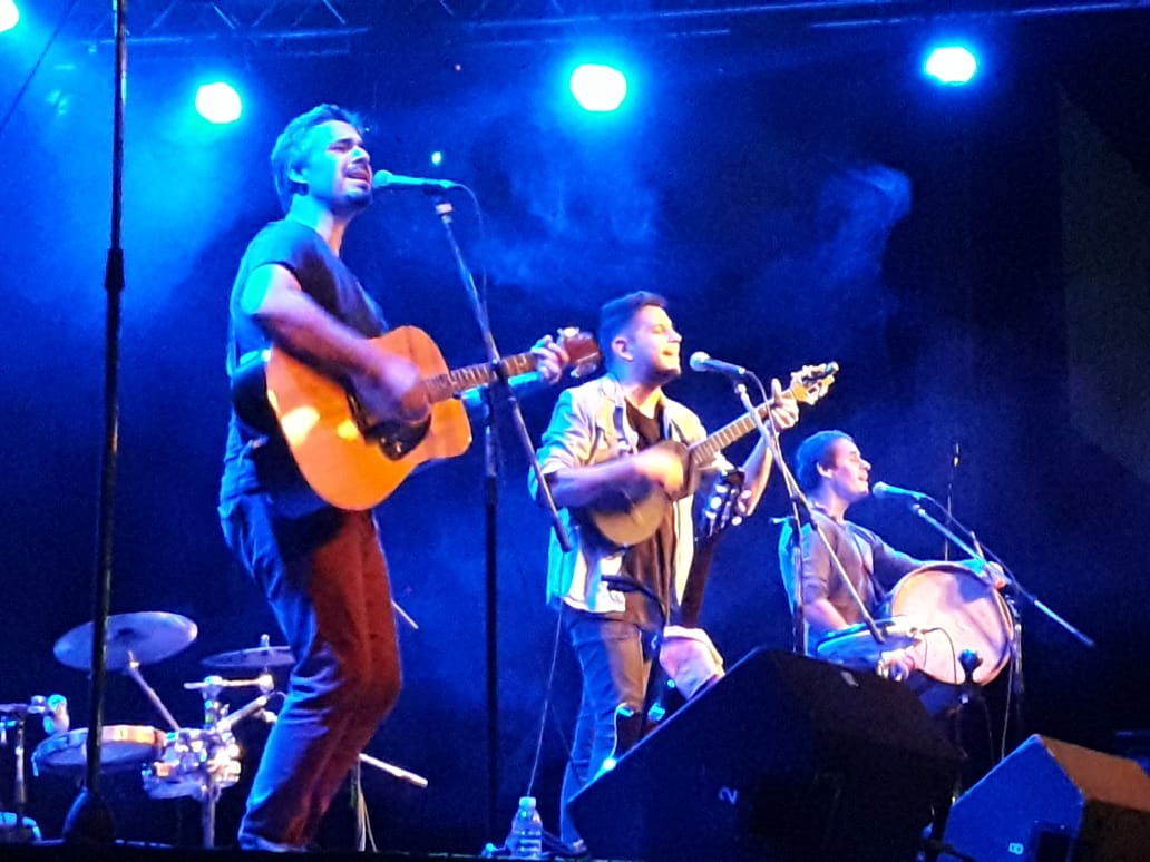 Festival folclórico en Parque Centenario