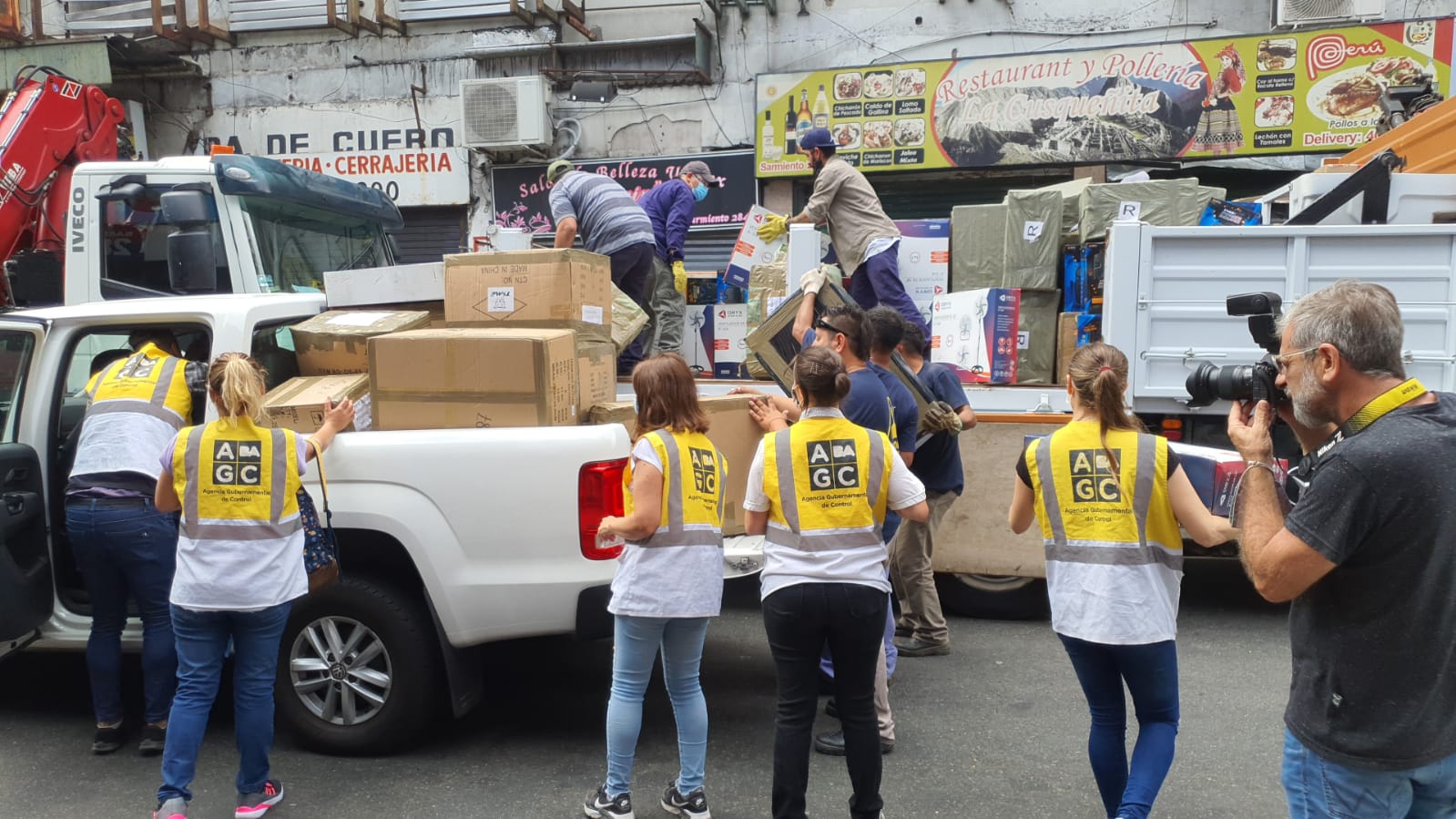 Clausuraron  locales y depósitos en Once y secuestraron gran cantidad de mercadería apócrifa destinada a venta callejera