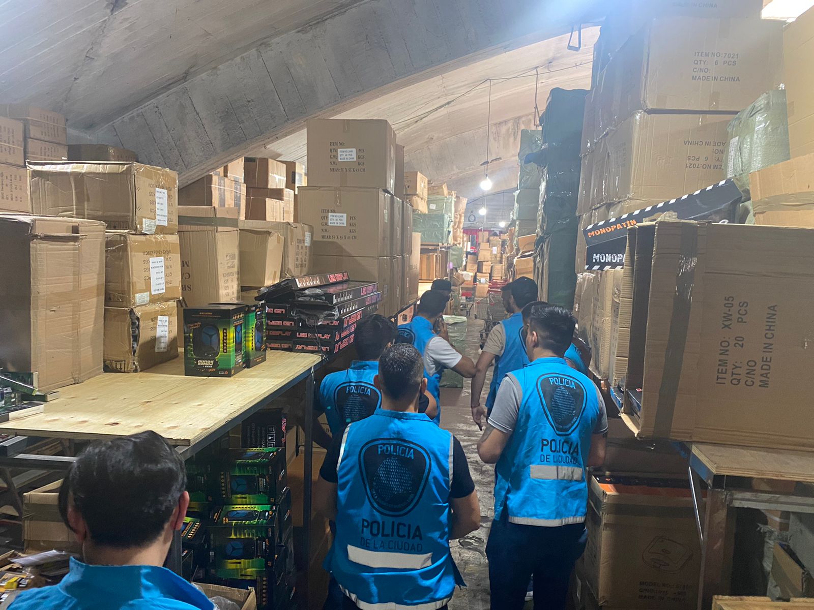 Megaoperativo en Once: secuestraron más de 29 mil productos apócrifos destinados a la venta callejera valuados en 87 millones de pesos 