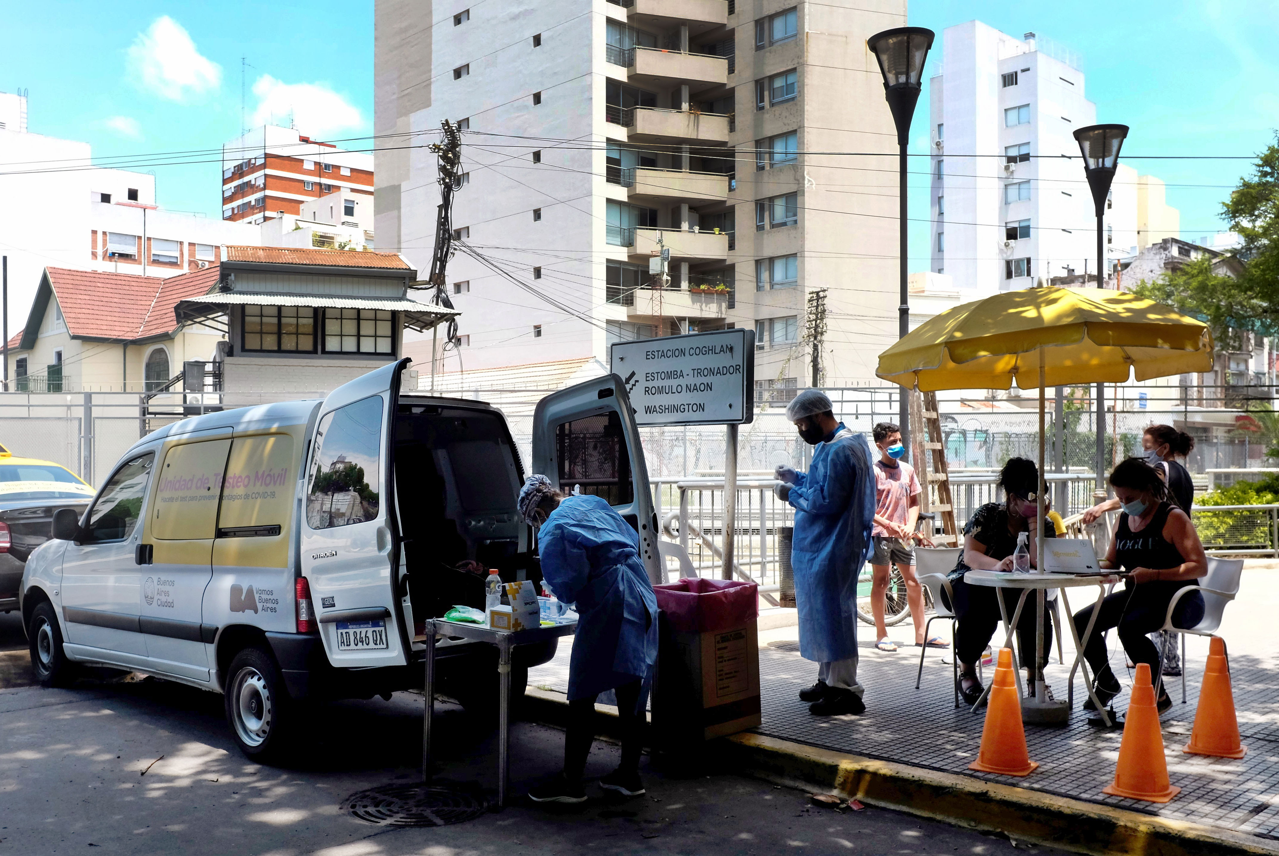 La Ciudad redujo los tiempos de aislamiento y de aplicación de la dosis de refuerzo de la vacuna