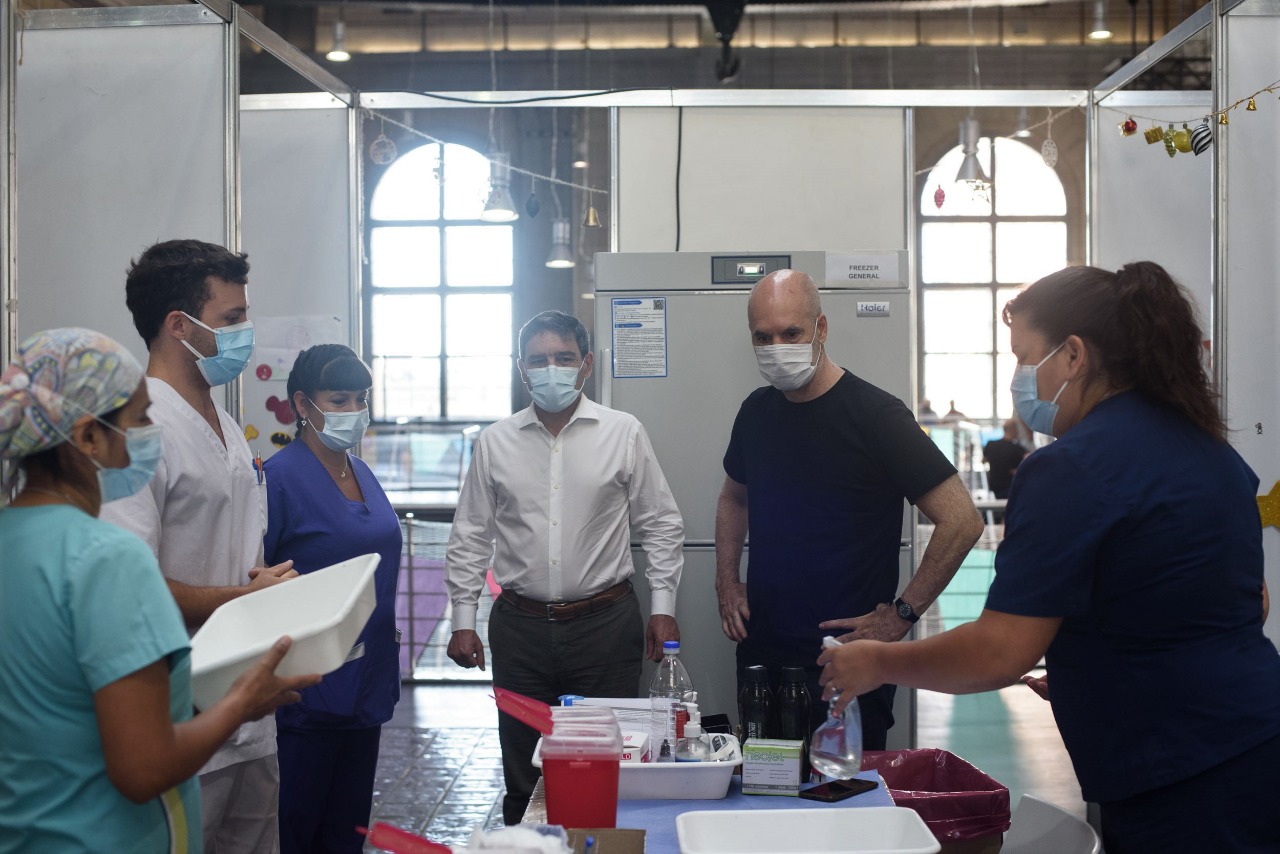 Rodríguez Larreta recorrió el vacunatorio de la Usina del Arte 