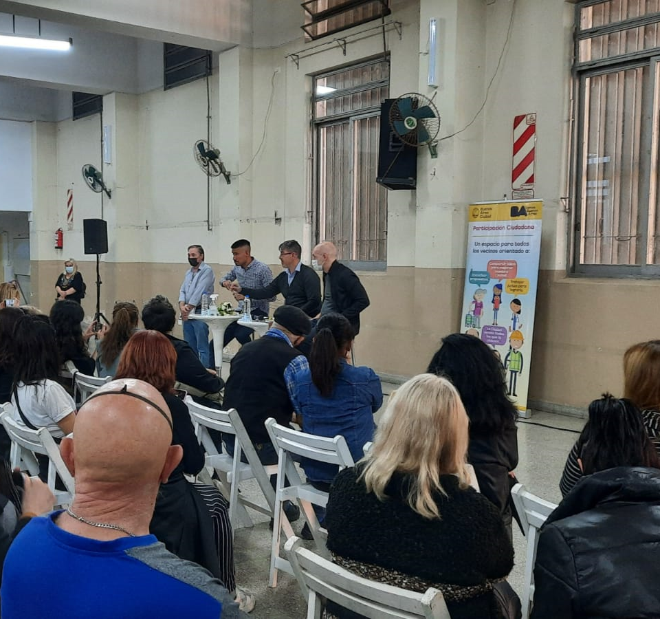 Reunión de vecinos y vecinas de Liniers con Horacio