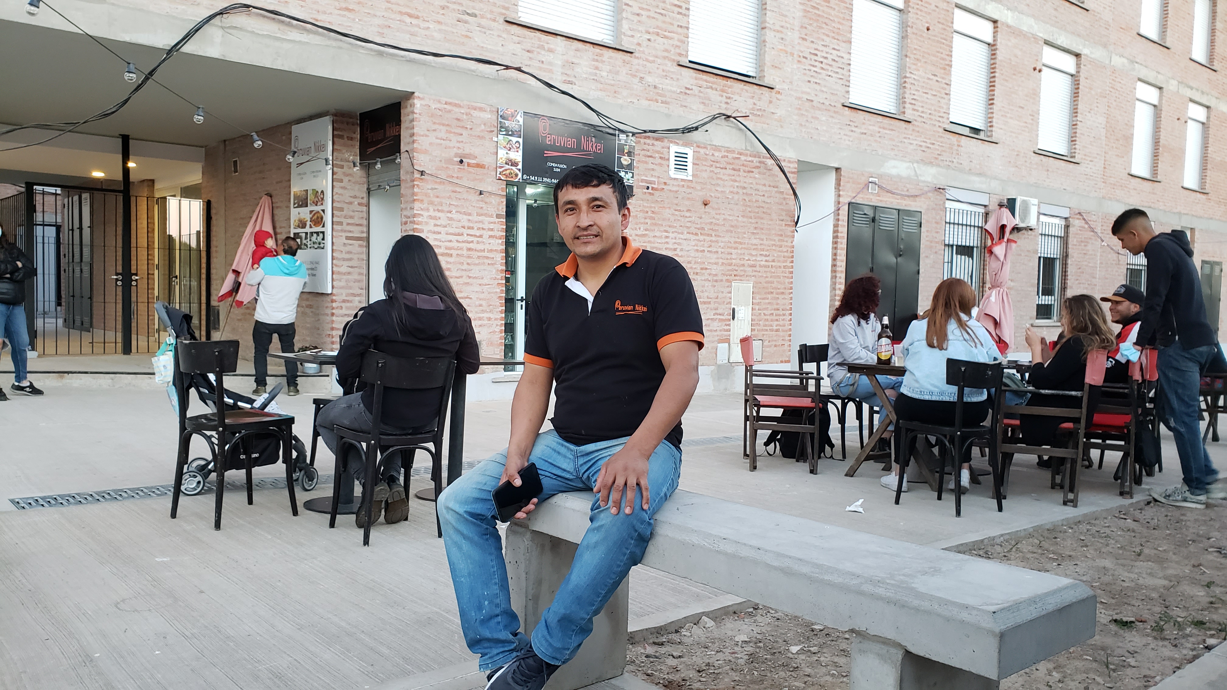 Elvis, de la alta cocina fusión en Palermo al local propio de sushi en Rodrigo Bueno