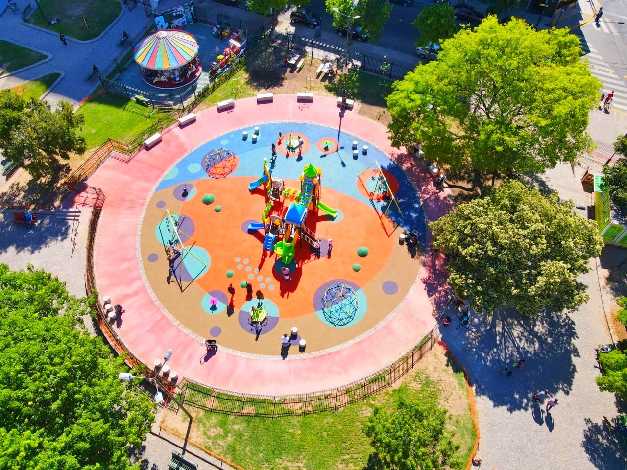 Renovación de patios de juegos en Recoleta
