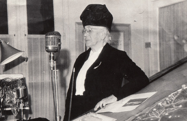 Rosario Vera Peñaloza: «es el maestro quien debe formar a la vanguardia de esta nueva (...) educación»