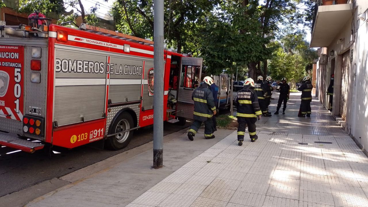Bomberos de la Ciudad controlaron un incendio de magnitud en un edificio de belgrano