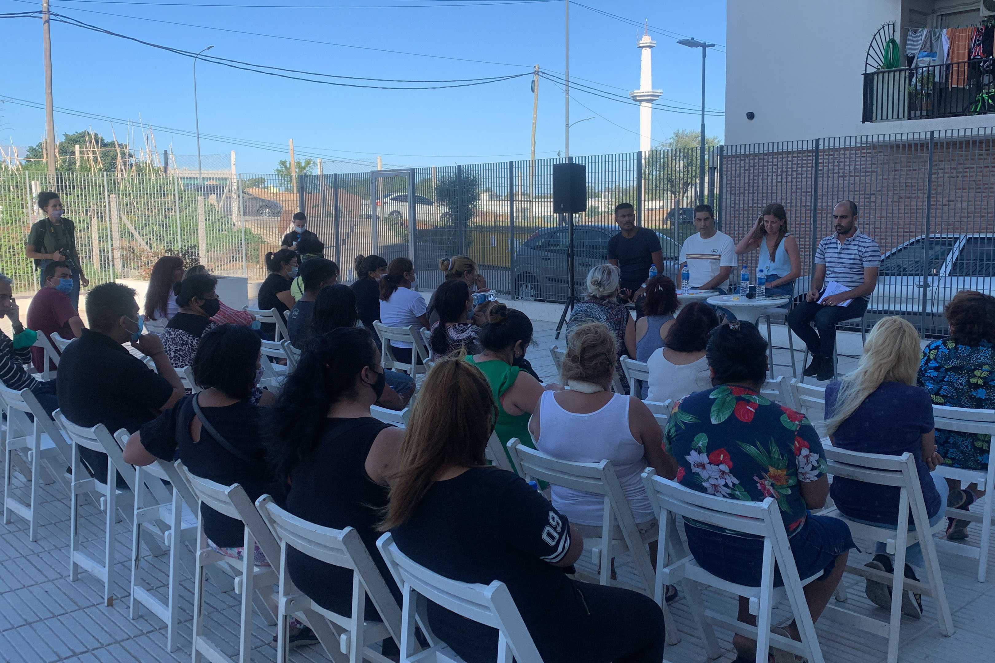 Reunión de vecinos y vecinas de Barrio 20 con María Migliore