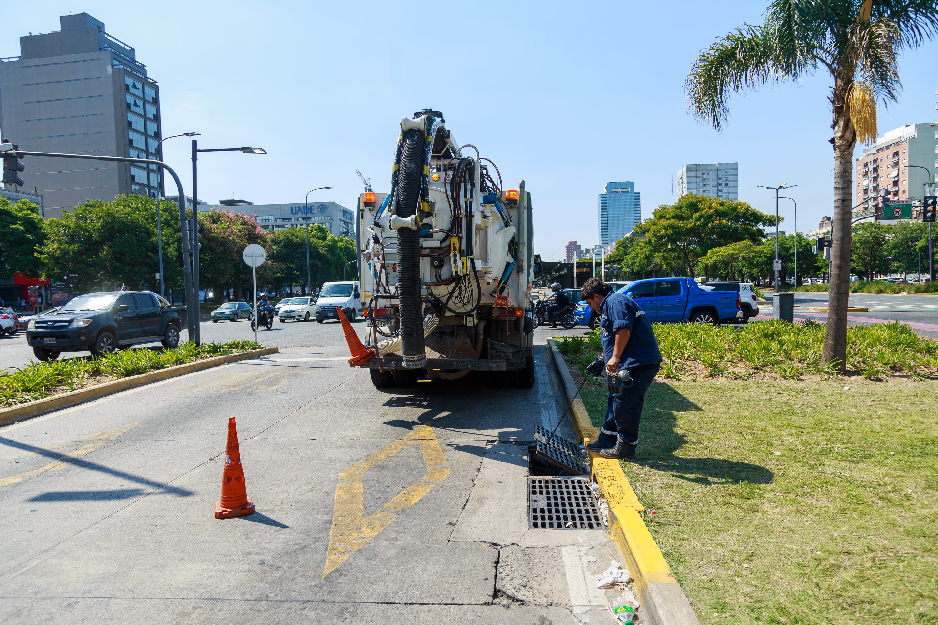 Fotogalería y video: así se limpian los 900 kilómetros de la red pluvial